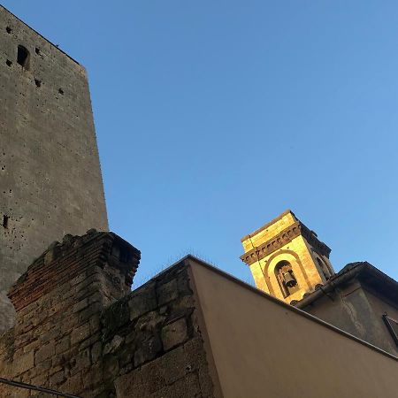 Appartamento Fronte Duomo Tarquinia Esterno foto