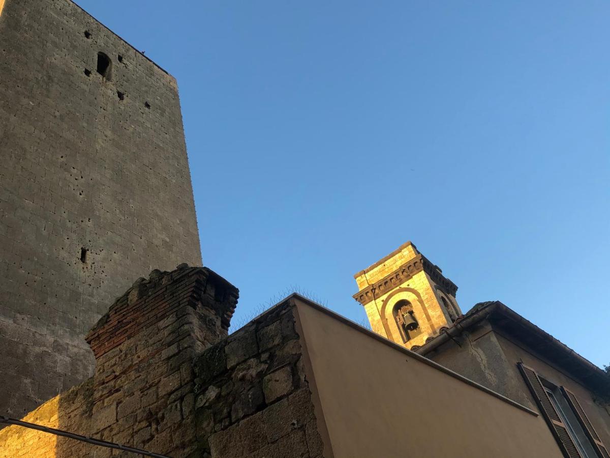 Appartamento Fronte Duomo Tarquinia Esterno foto