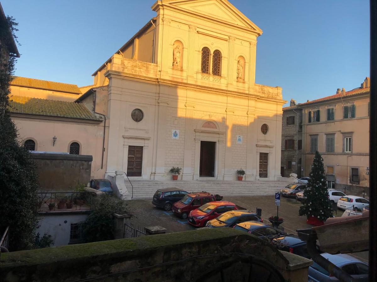 Appartamento Fronte Duomo Tarquinia Esterno foto