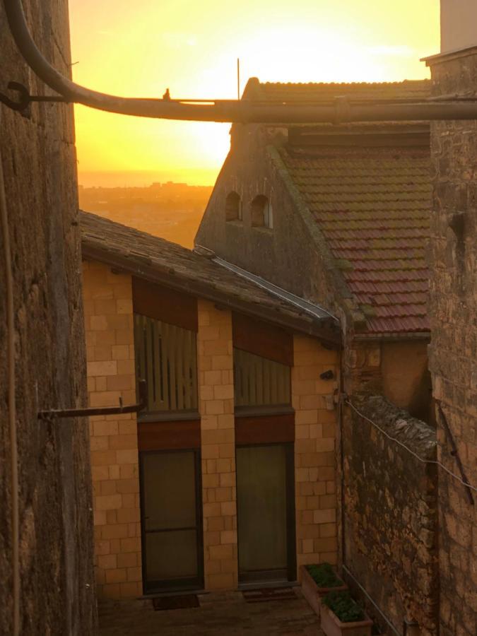 Appartamento Fronte Duomo Tarquinia Esterno foto